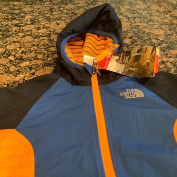 Boys North Face Reversable   Jacket Size 12-18 Months - NWT - Picture 4 of 7